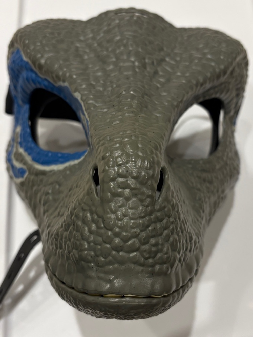 Universal Studios Jurassic park dinosaur mask like new.  Movable jaw